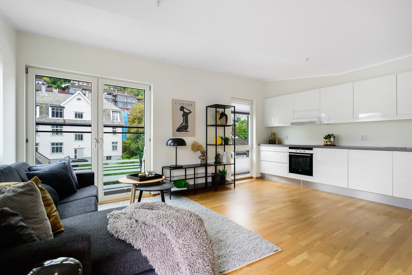 Det er fransk balkong med 2 fløyet dør Galleribilde