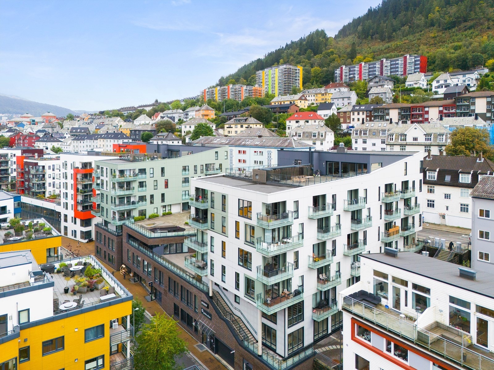 Flott leilighetsbygg i trivelige omgivelser Galleribilde