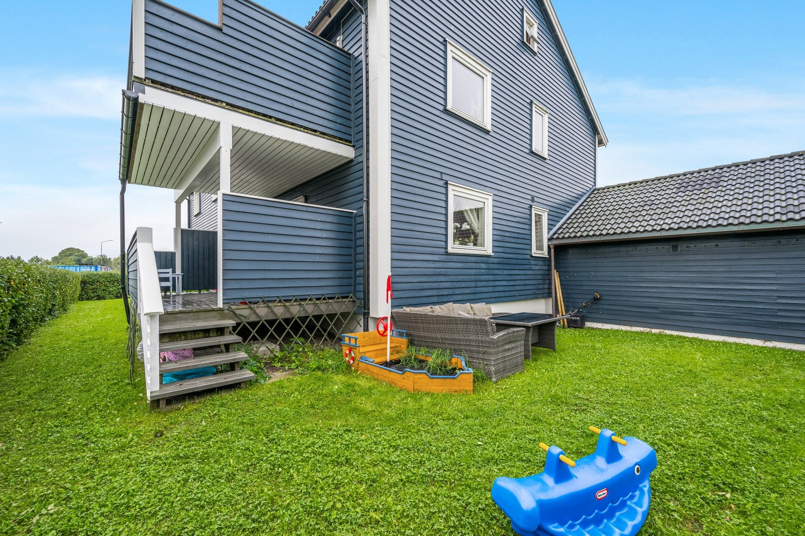 Eksklusiv egen hage del. Galleribilde