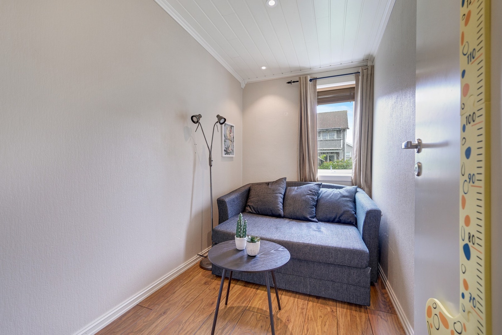 Soverom 2/gjesterom. Gjesterom har for lite volum til å benyttes som boligrom til varig opphold. Galleribilde