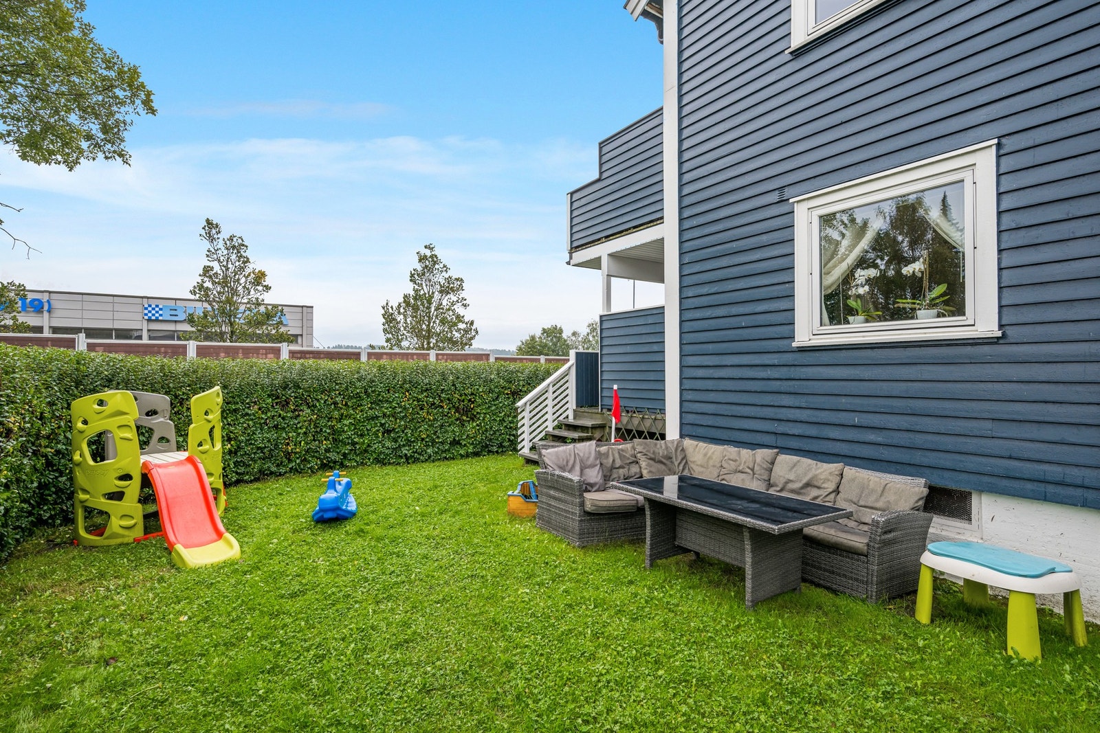 Eksklusiv egen hage del. Galleribilde