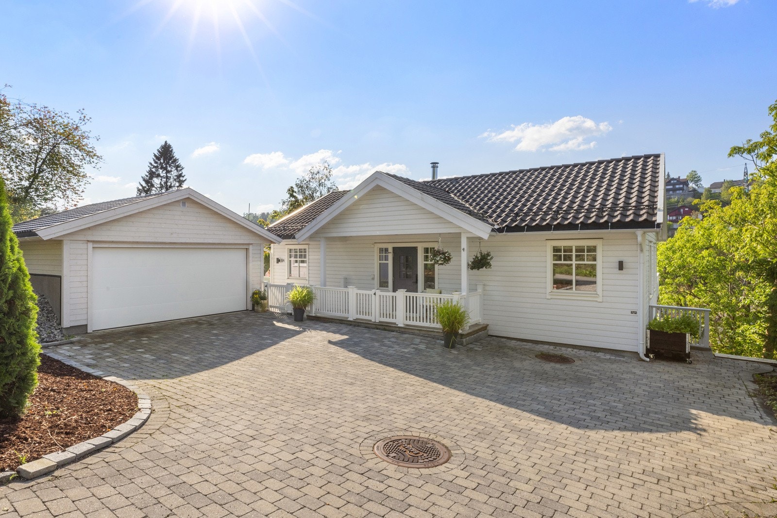 Bakkeveien 8A - lys og flott enebolig med smart og moderne romløsning over 2 plan Galleribilde