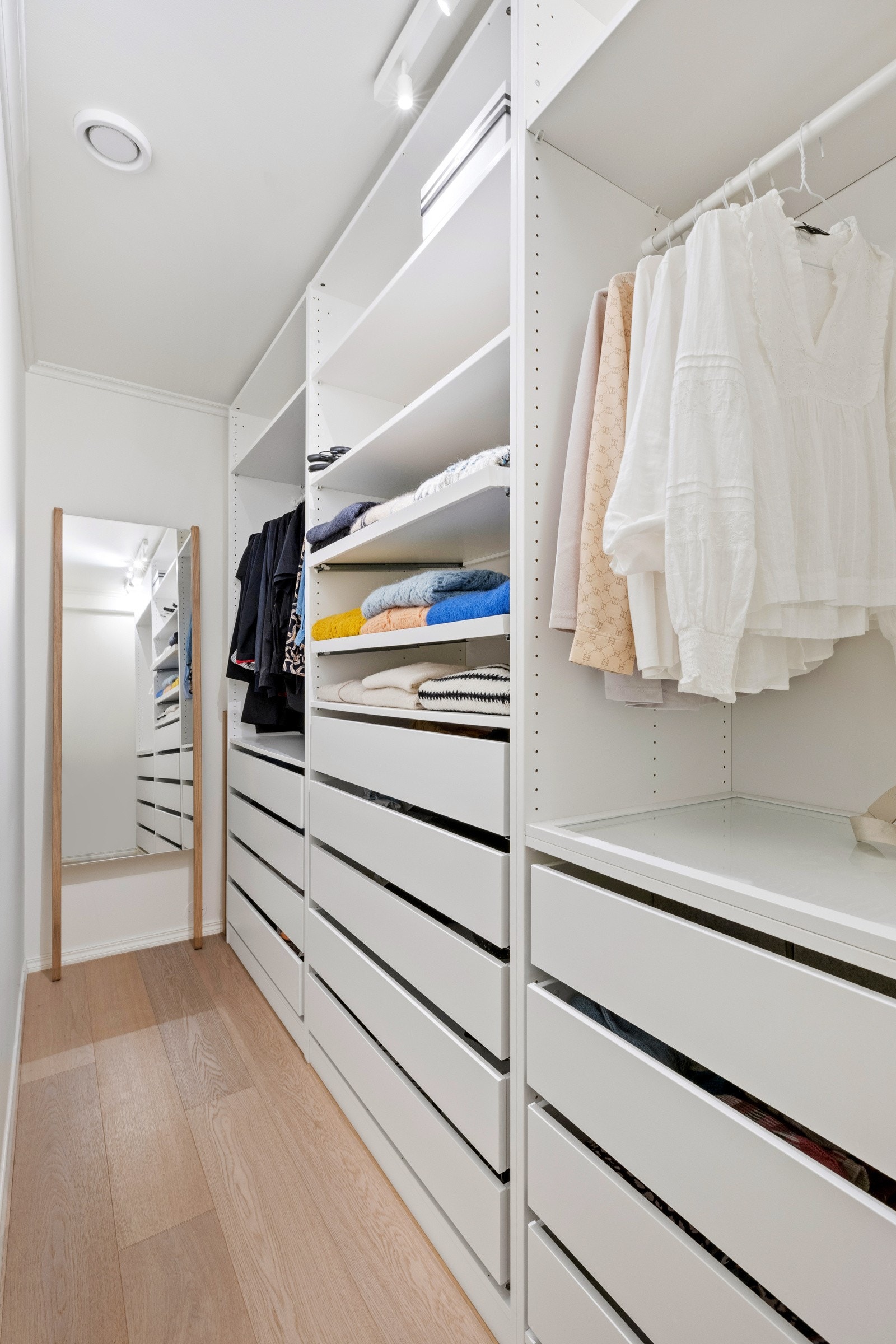 Garderoberom Galleribilde