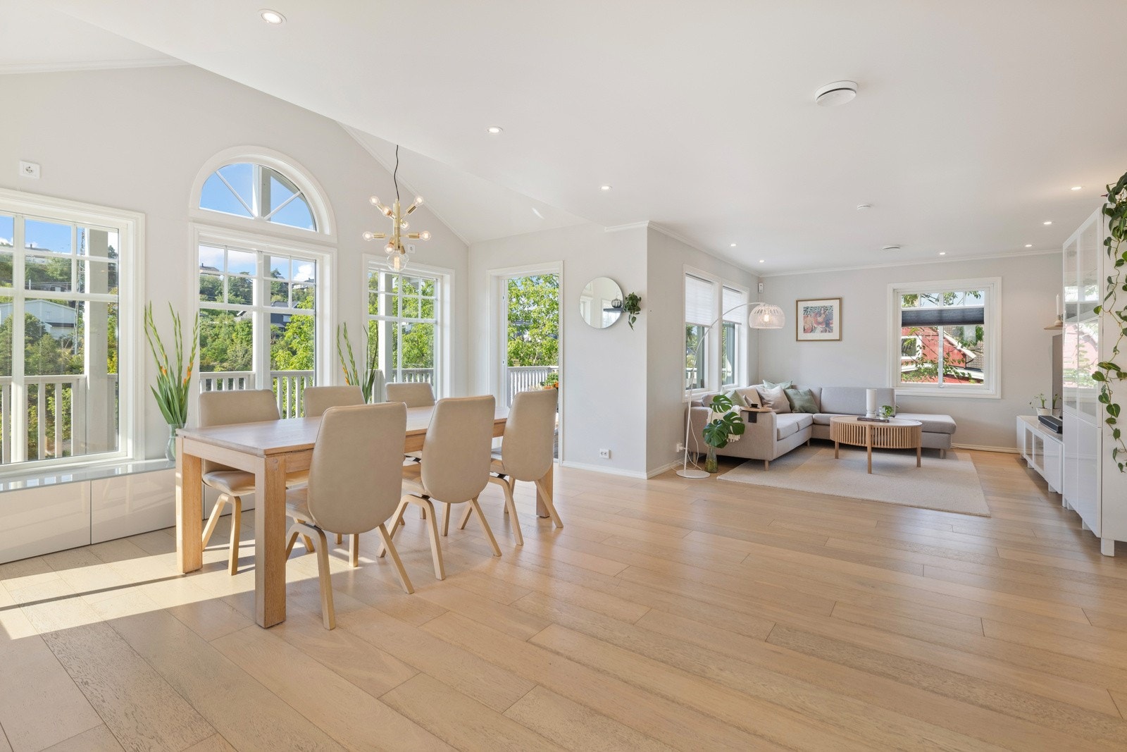 Spisestue og stue Galleribilde