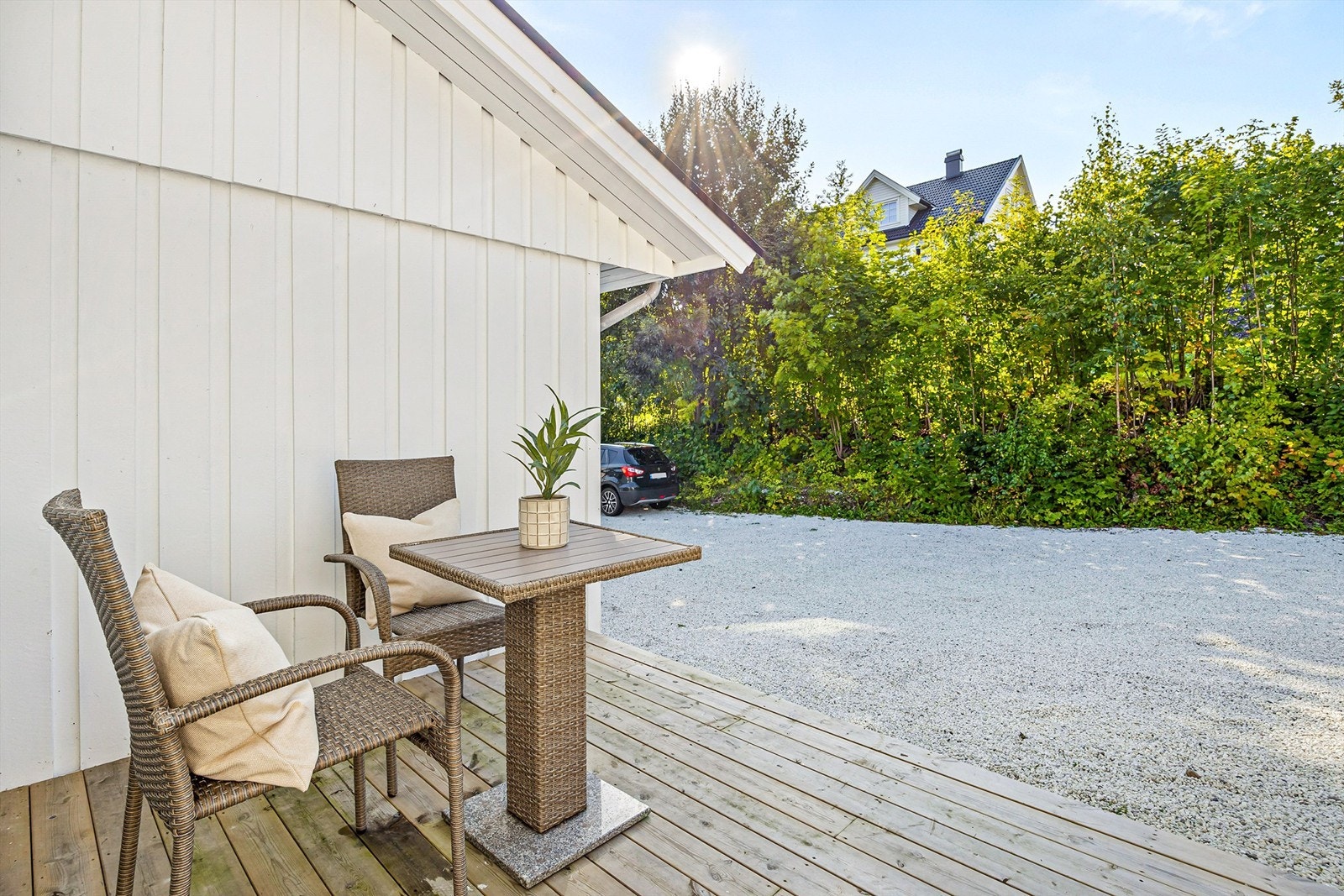 Disponibel vestvendt platting på ca. 7 kvm ved inngangen Galleribilde