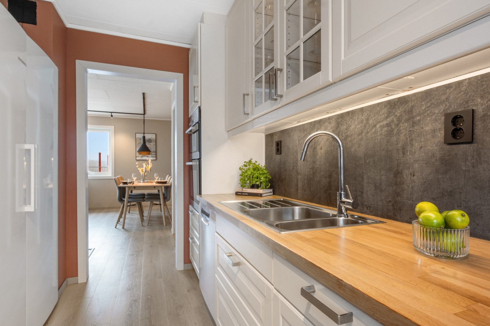 God kontakt mellom stue/kjøkken. Galleribilde