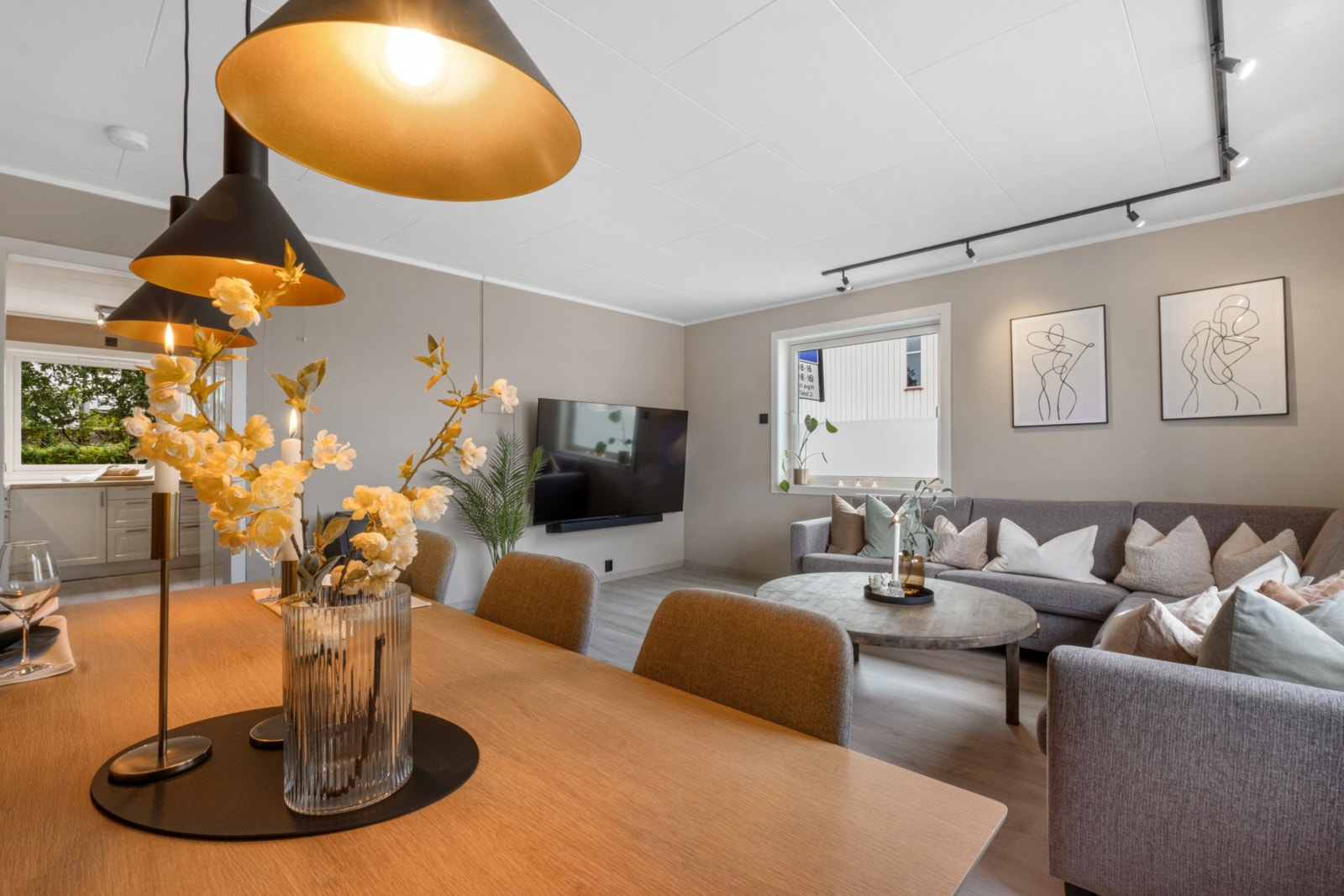 Lun og trivelig stue med god romløsning. Galleribilde