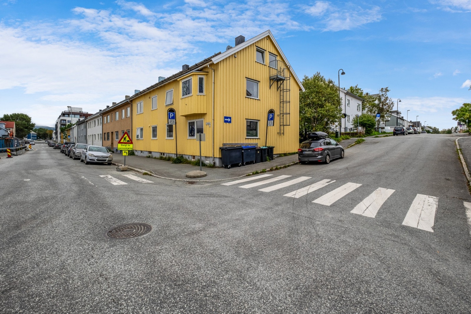 Her bor du svært sentralt med kort vei til de aller fleste fasiliteter. Velkommen til visning! Galleribilde