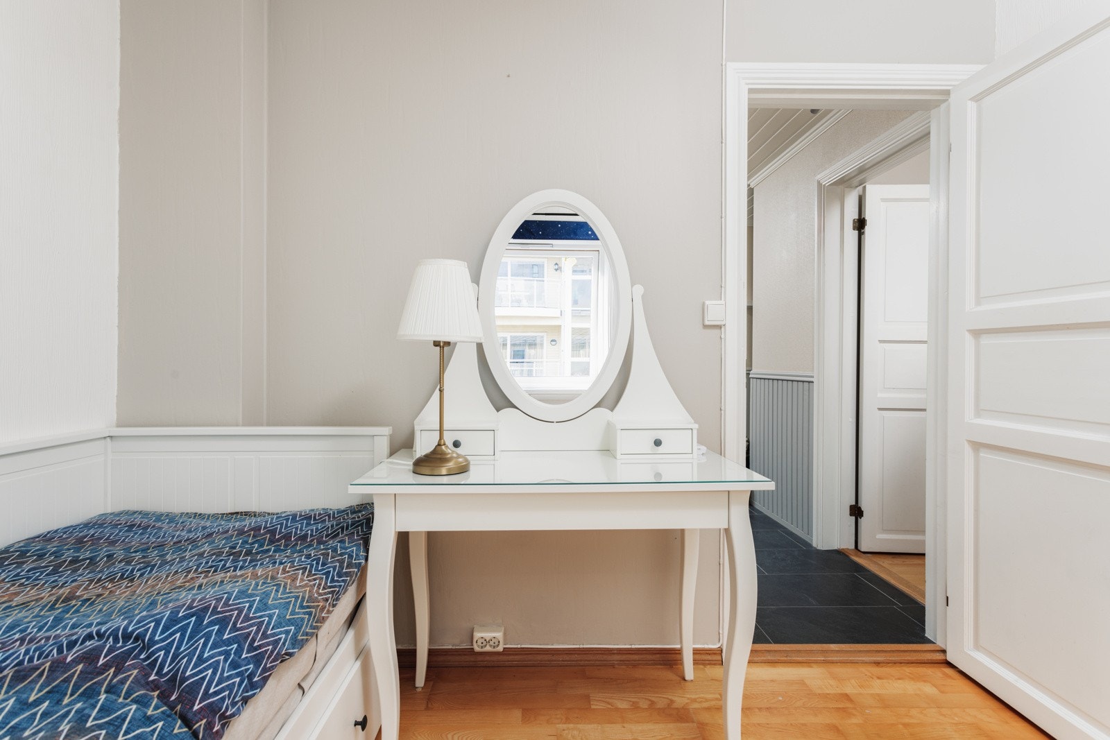 Her er det også garderobeskap som følger med leiligheten Galleribilde