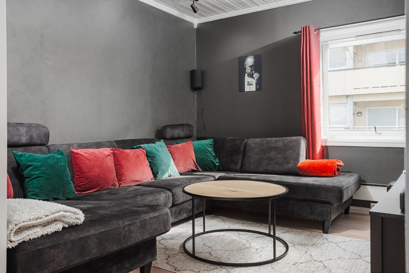 TV-stuen er opprinnelig et soverom, men har vært benyttet som stue av nåværende og forrige eier Galleribilde