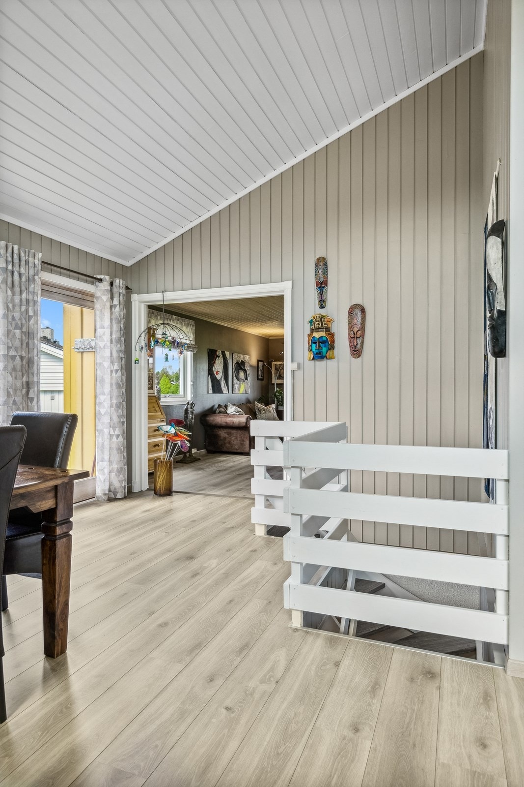 Trapp fra kjøkken ned til kjellerstue. Galleribilde