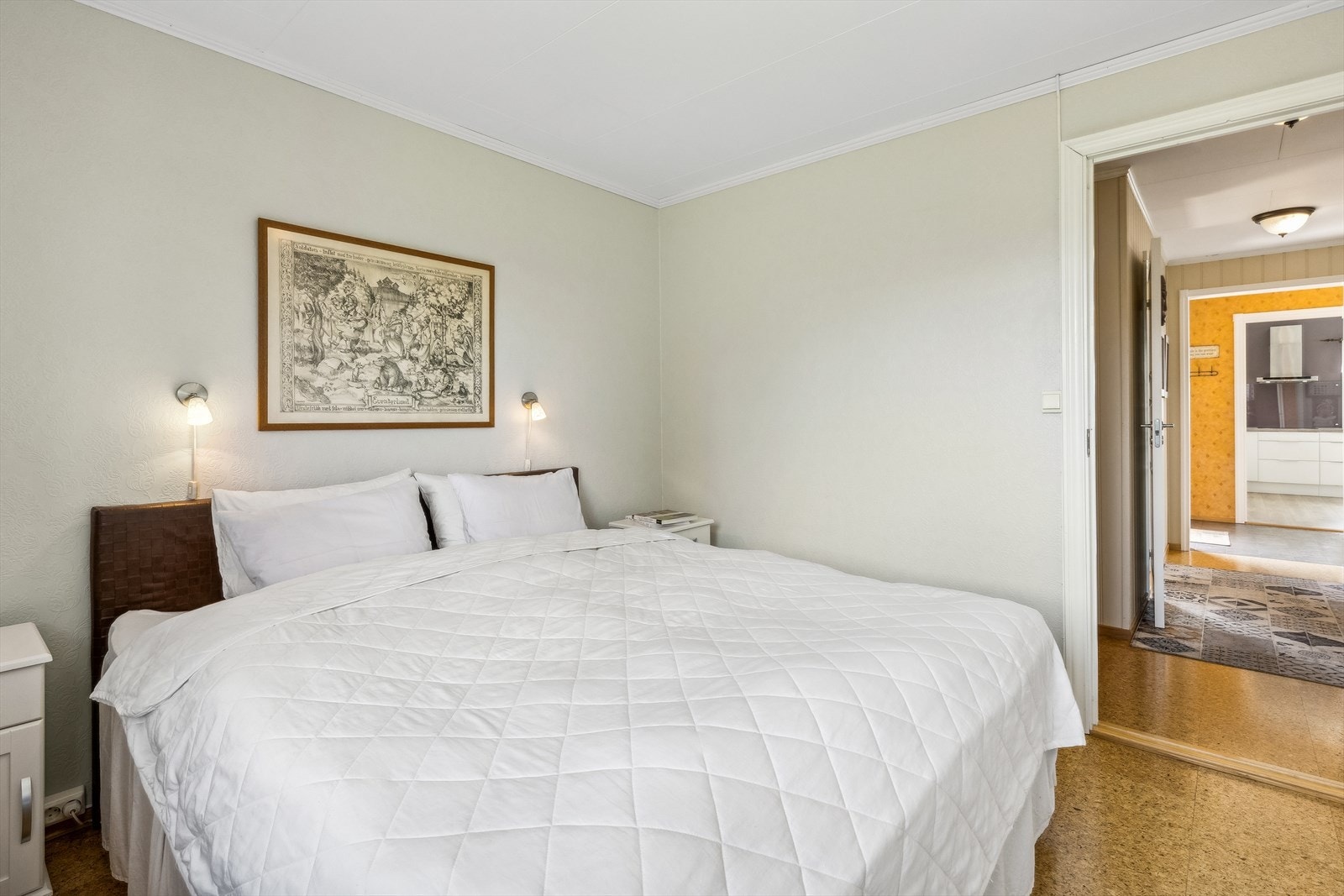 Romslig soverom som gir gode møblerings muligheter. Galleribilde