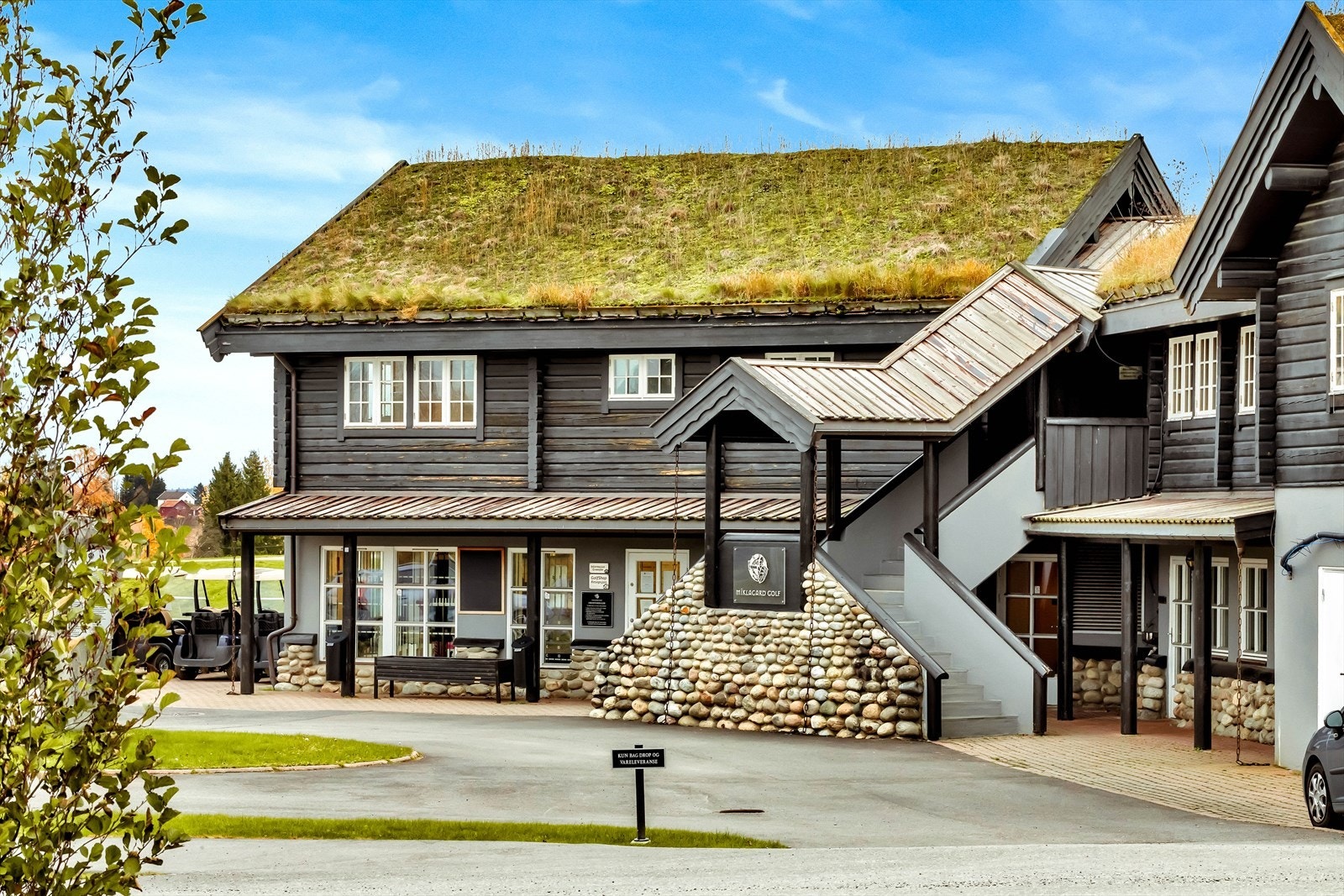 For golfentusiaster kan Miklagard Golf skilte med en anerkjent 18-hulls, internasjonal mesterskapsbane. Golfbanen er rangert høyest i Norge og som en av de 20 beste i Europa. Galleribilde