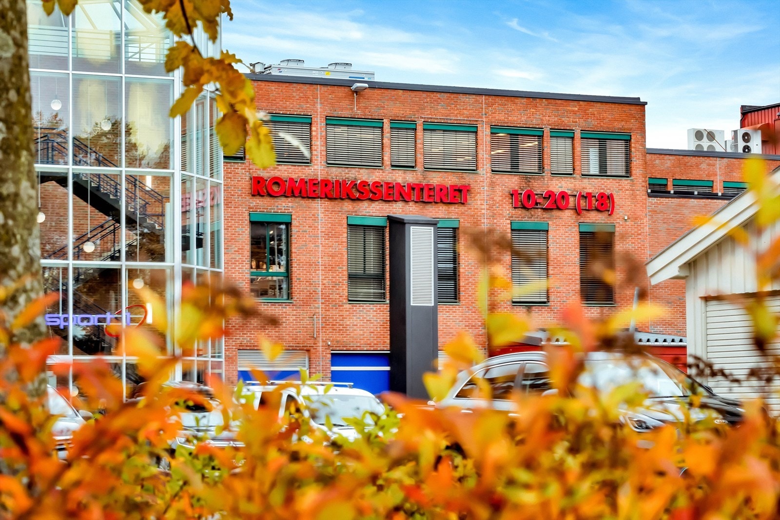 Det er gangavstand til Kløfta sentrum hvor du finner Romerikssenteret. Senteret har et stort utvalg av butikker og spisesteder. Galleribilde