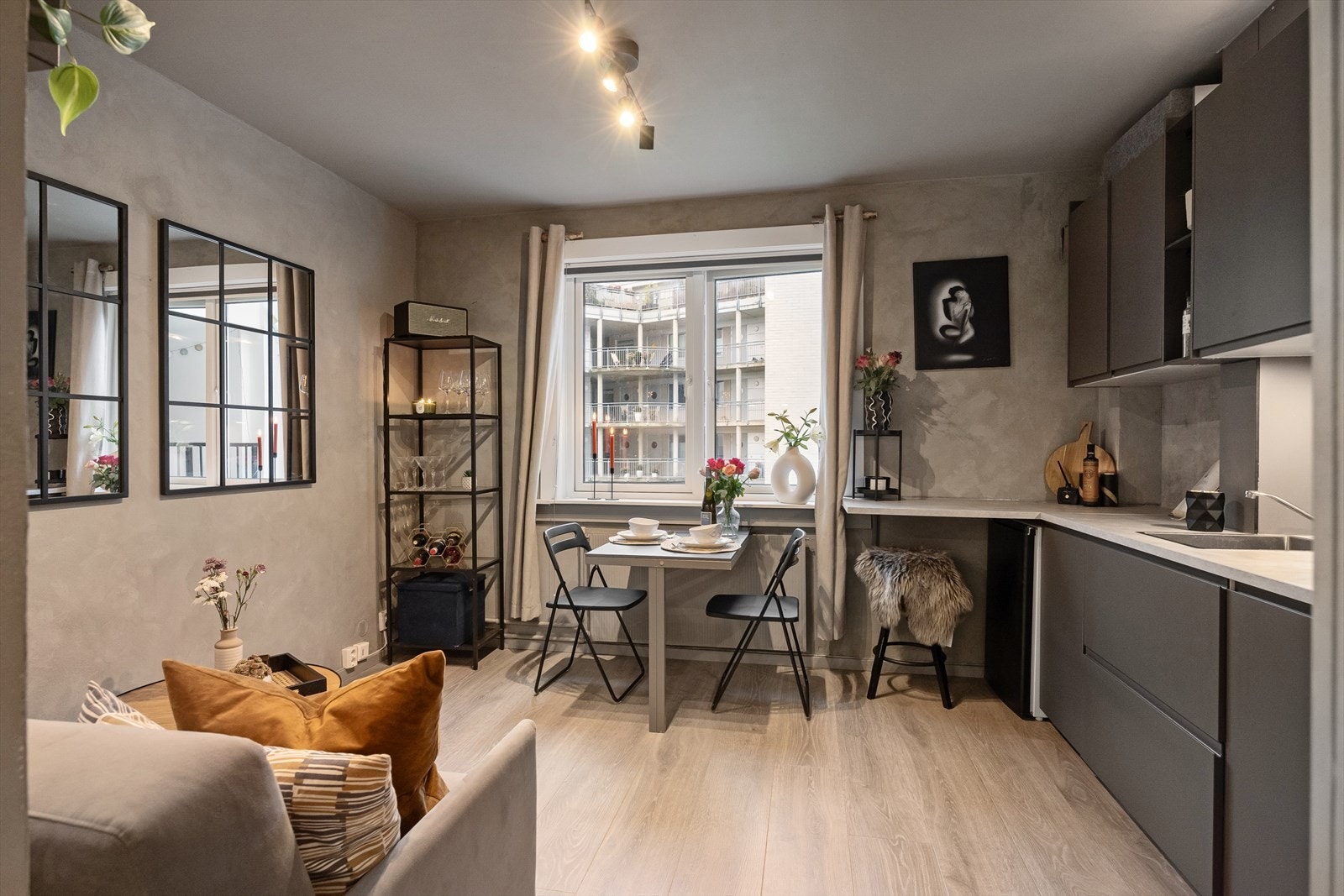 Fyring, varmtvann og fibernett 100/100Mbit er inkludert i fellesutgiftene. Galleribilde