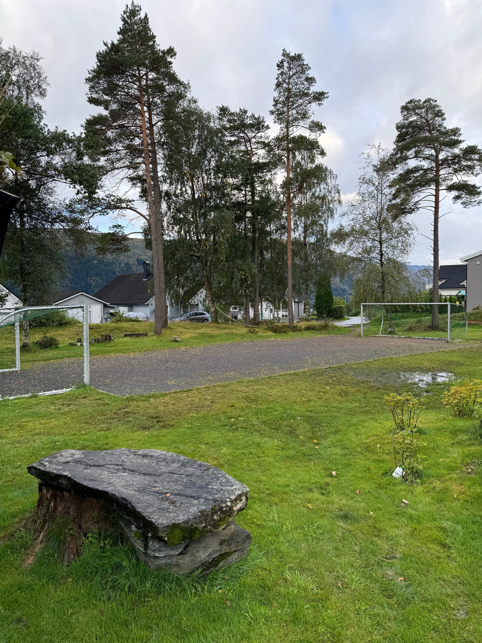 Stor leikeplass til små og store. Galleribilde