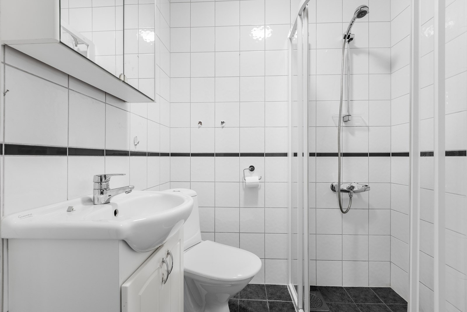 Flislagt baderom med varme i gulv. Galleribilde