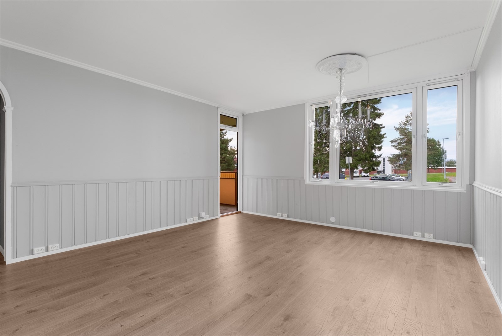 Utgang til egen veranda fra stuen. Galleribilde