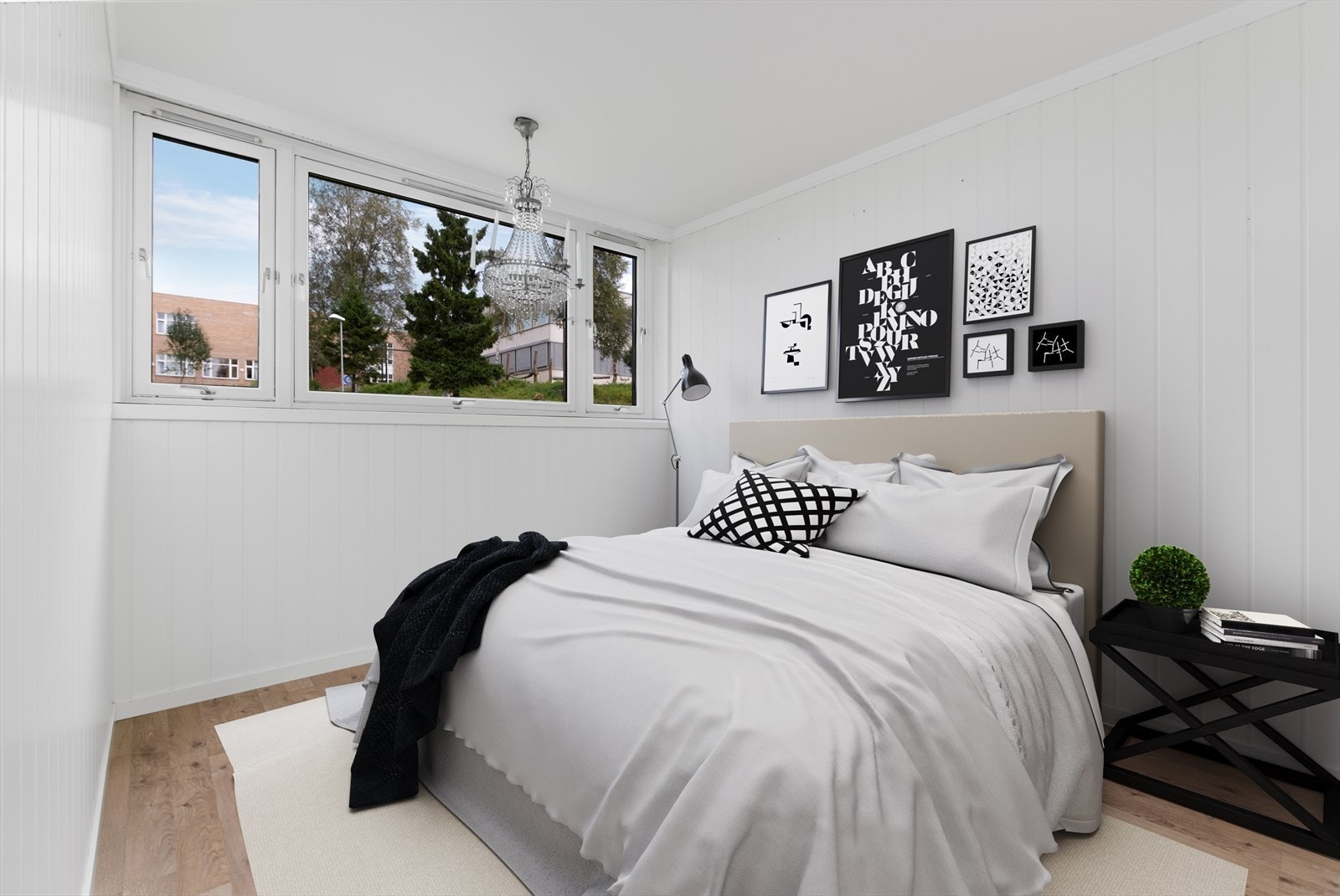 Soverom har plass for dobbelseng og tilhørende møblement. (Redigert foto) Galleribilde