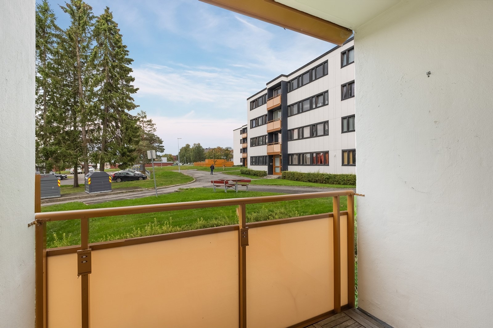 Veranda med plass for sittemøbler. Galleribilde