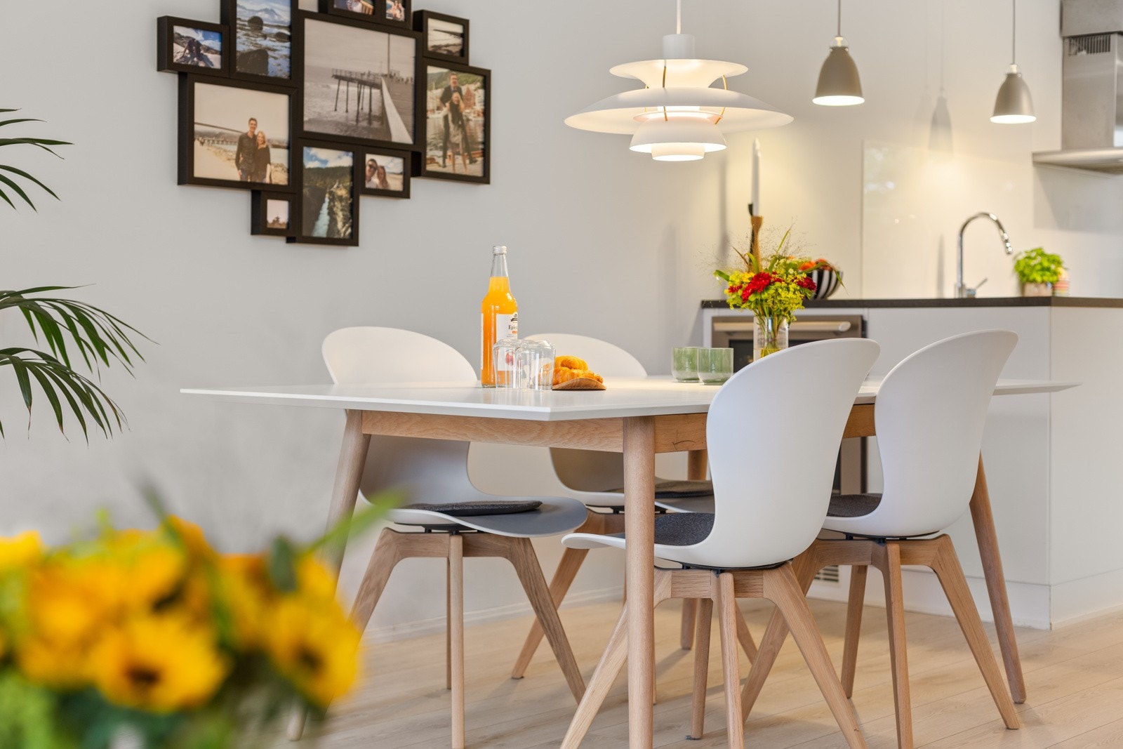 Hyggelig spisestue for familien. Galleribilde