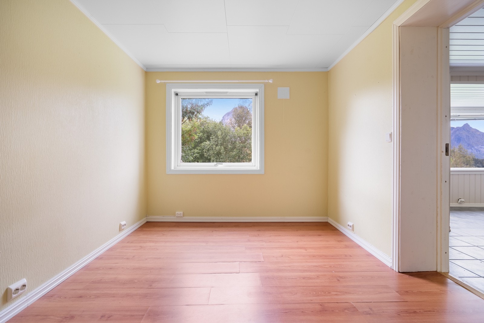 Soverom VI - Det ble søkt om innredning av kjeller til hybelleilighet i 1968, med kjeller fremstår i dag som del av hovedboligen Galleribilde