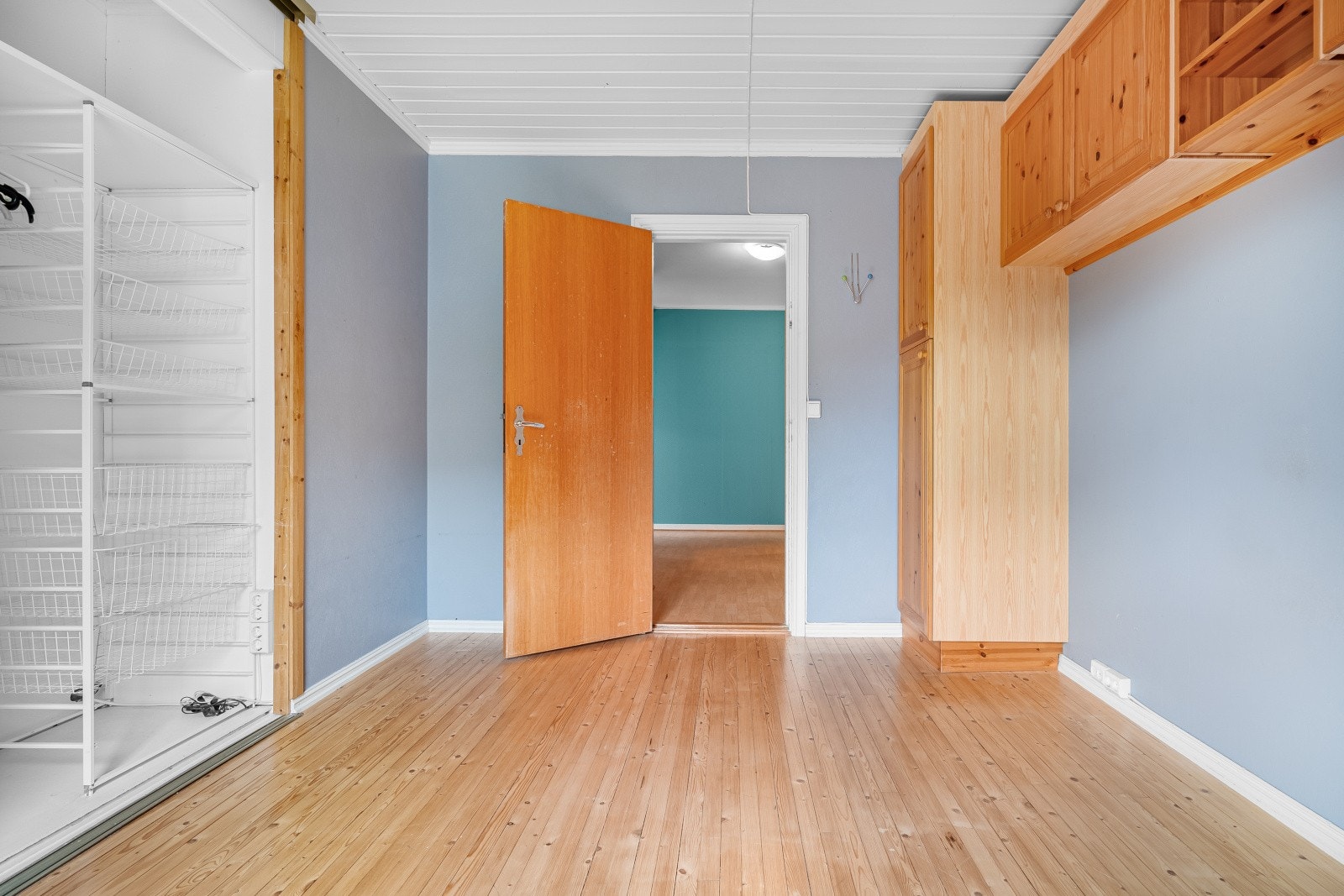 Soverom I - Hovedsoverommet har adkomst fra trappegangen og har god plass til dobbeltseng Galleribilde