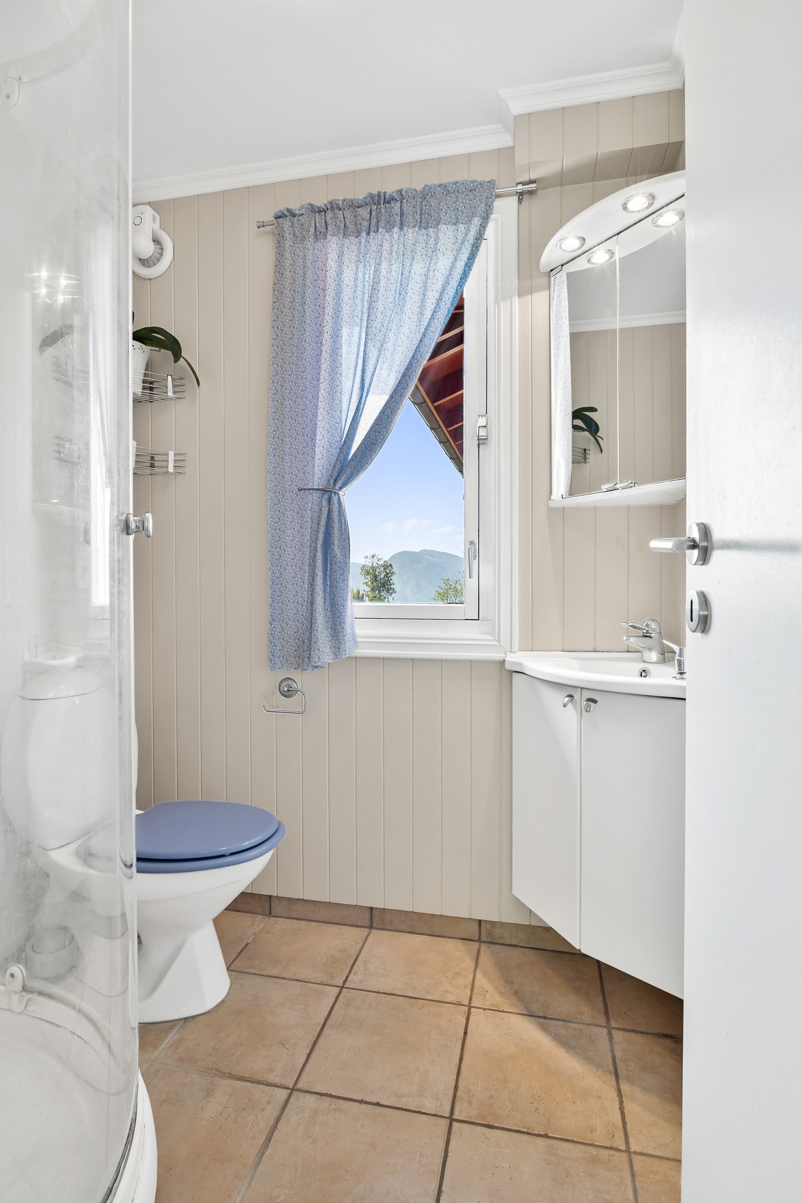 Begge badene har fin tilknytning til soverommene. Galleribilde