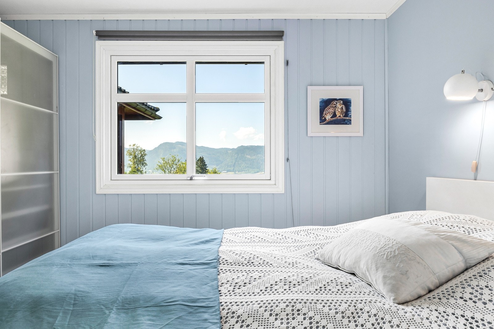 Hovedrommet har skyvedørsgarderobe. Galleribilde