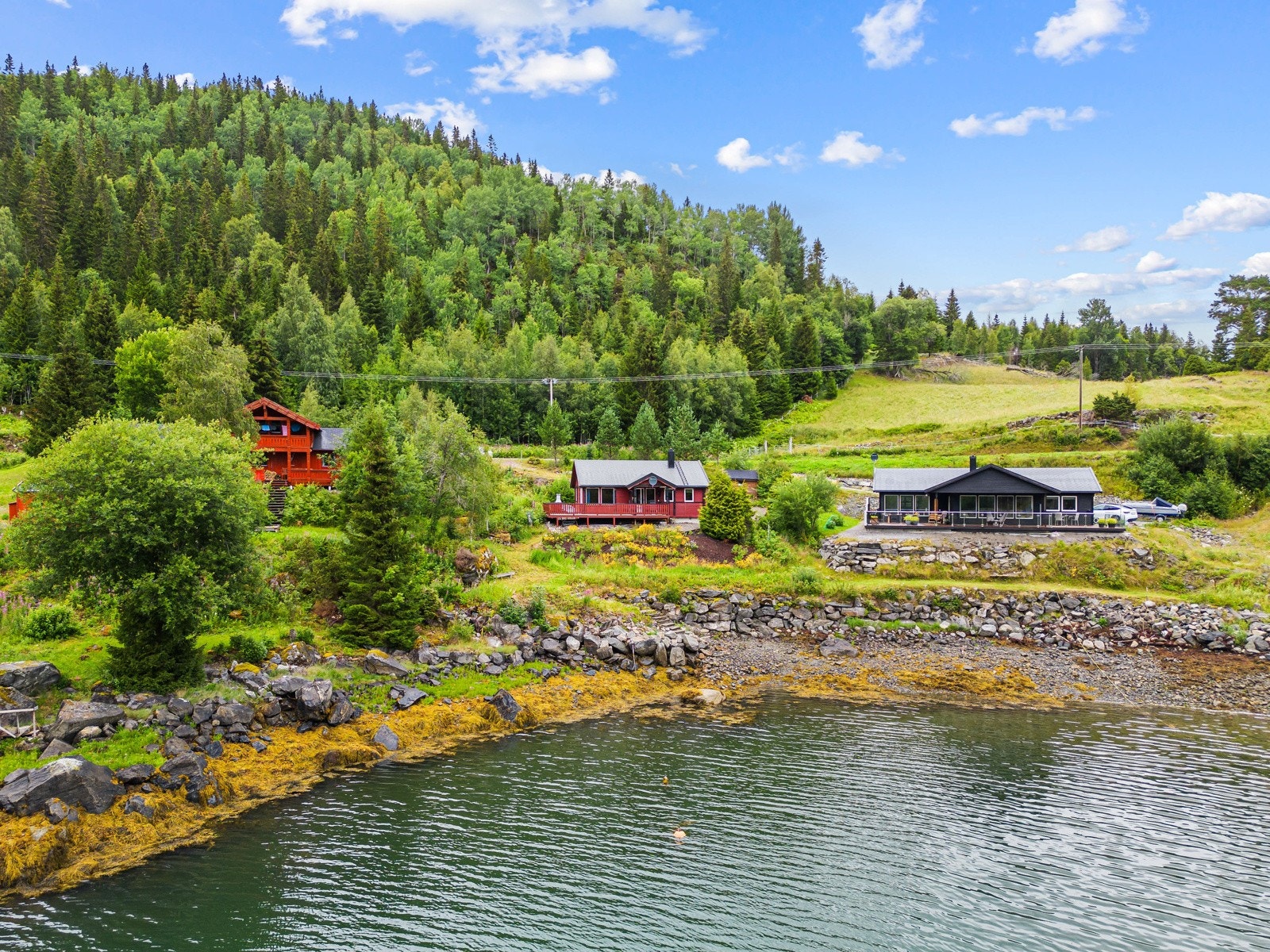 Fantastisk beliggenhet helt nede ved sjøen. Galleribilde
