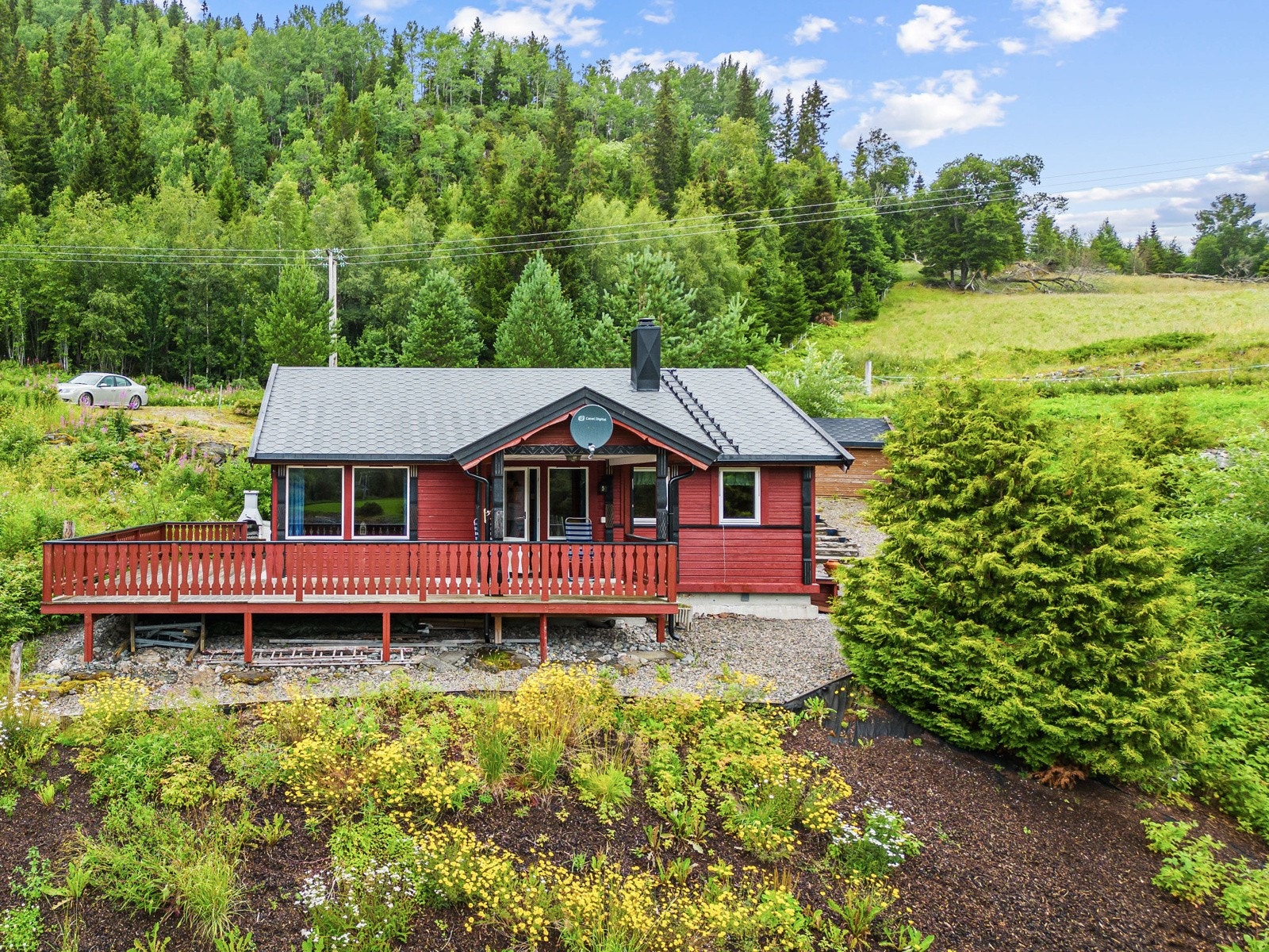 Enkel adkomst med bilvei helt frem. Galleribilde