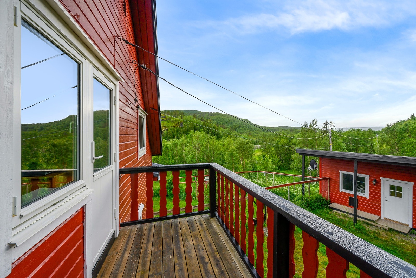 Balkong utenfor loftstue. Galleribilde