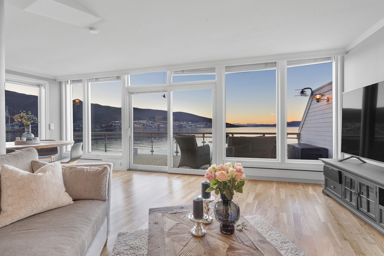 Utsikt fra stuen. Galleribilde