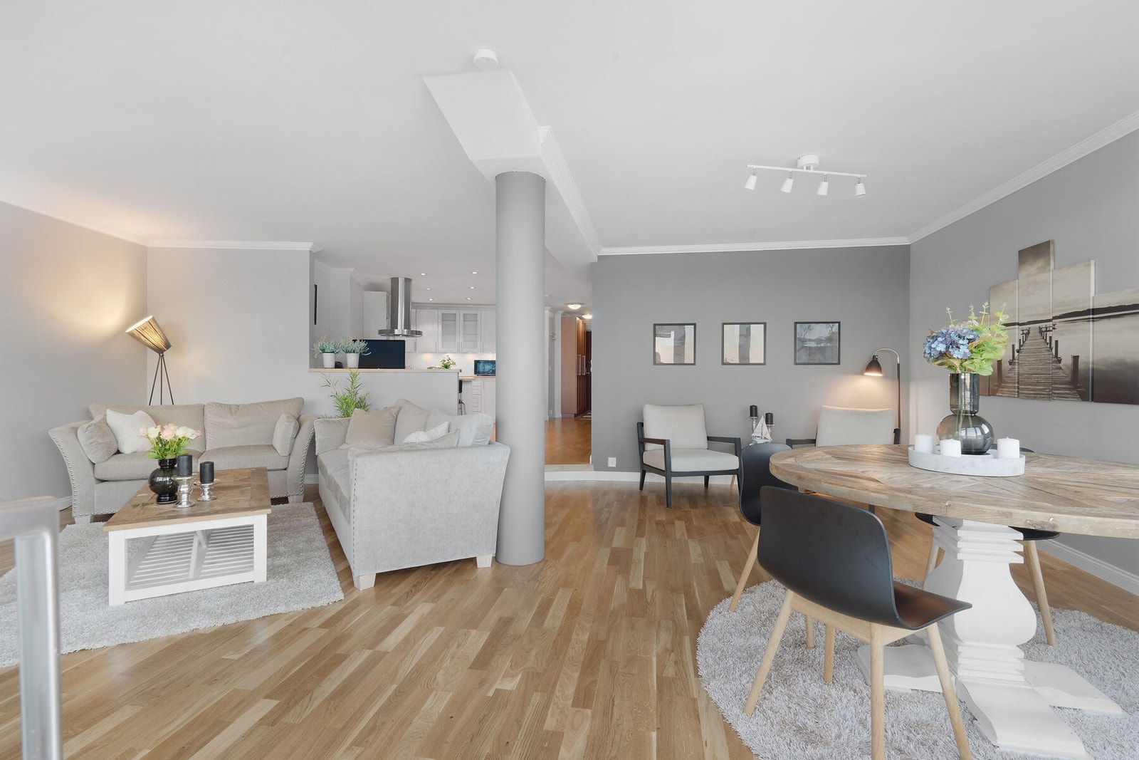 Stuen er delt opp i ulike soner. Galleribilde