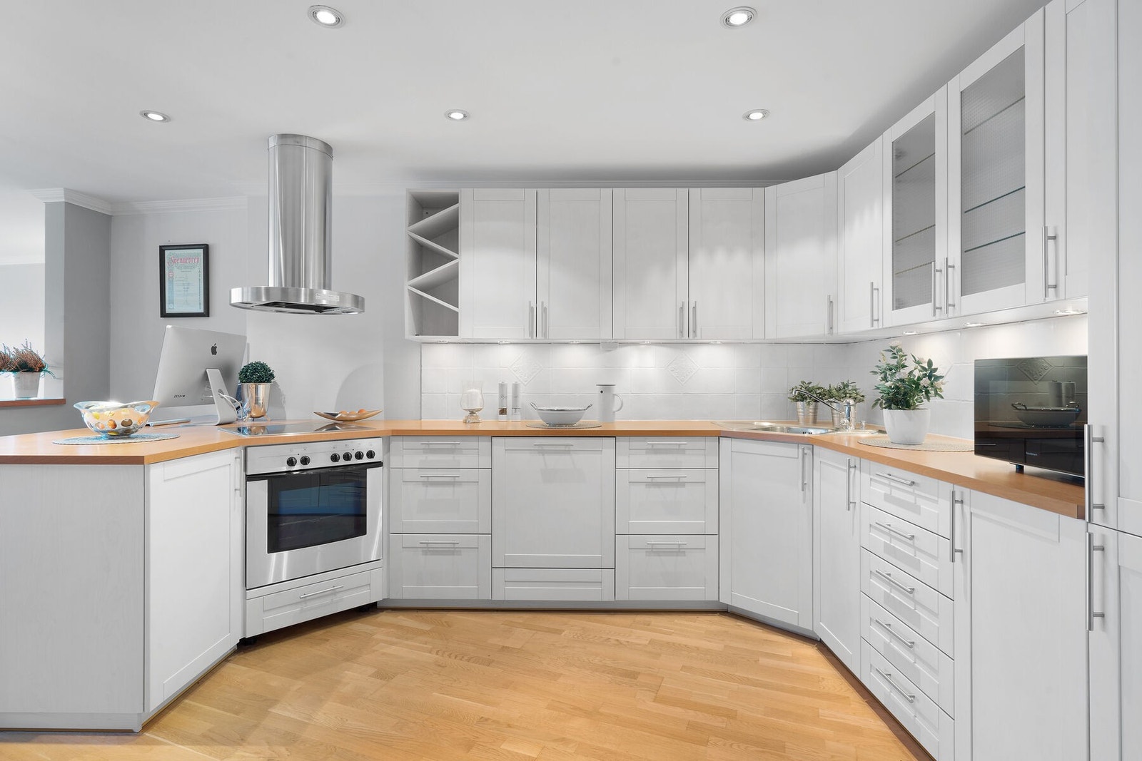 Kjøkken med Integrerte hvitevarer. Galleribilde