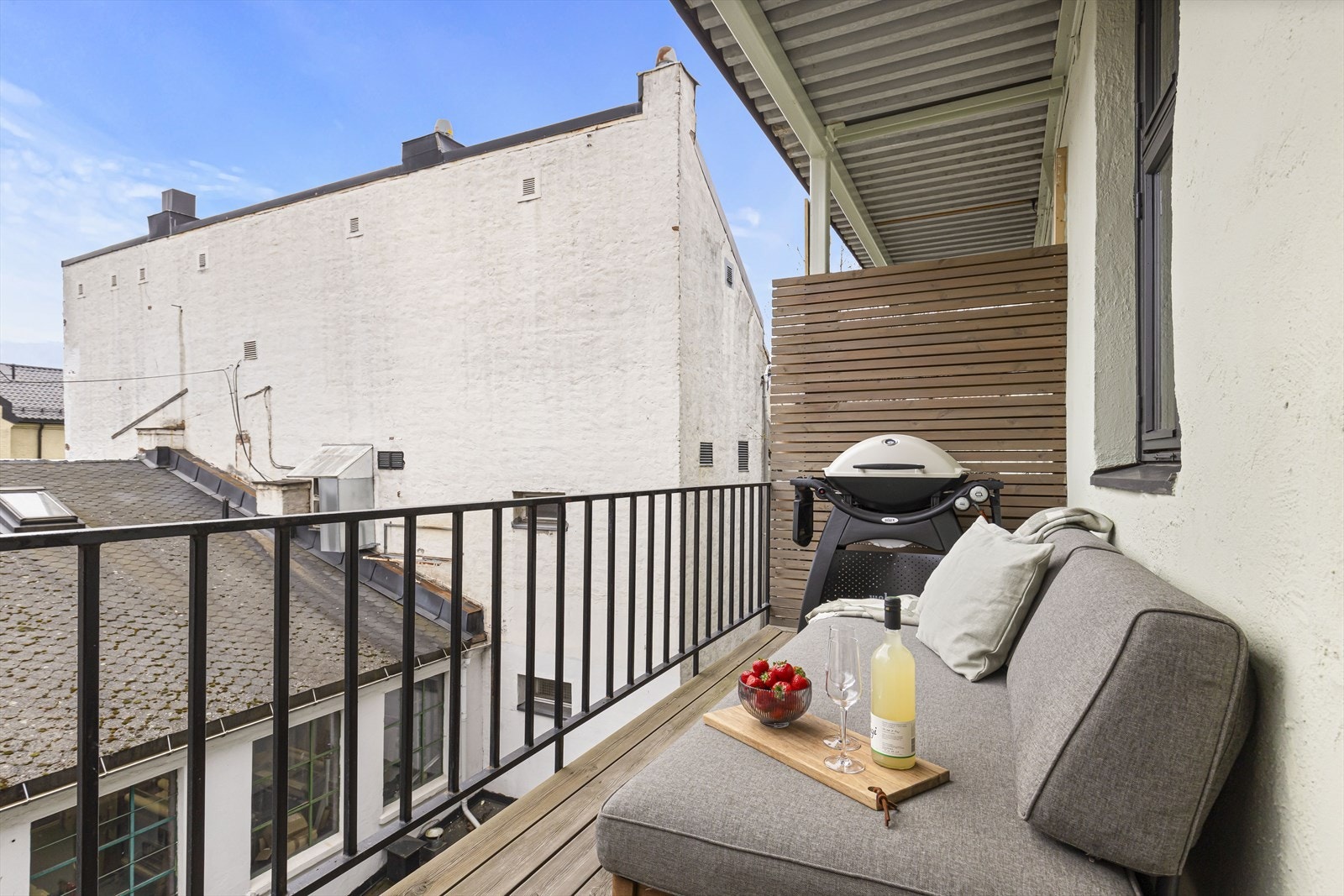 På balkongen er det god plass til tilhørende utemøblement. Galleribilde