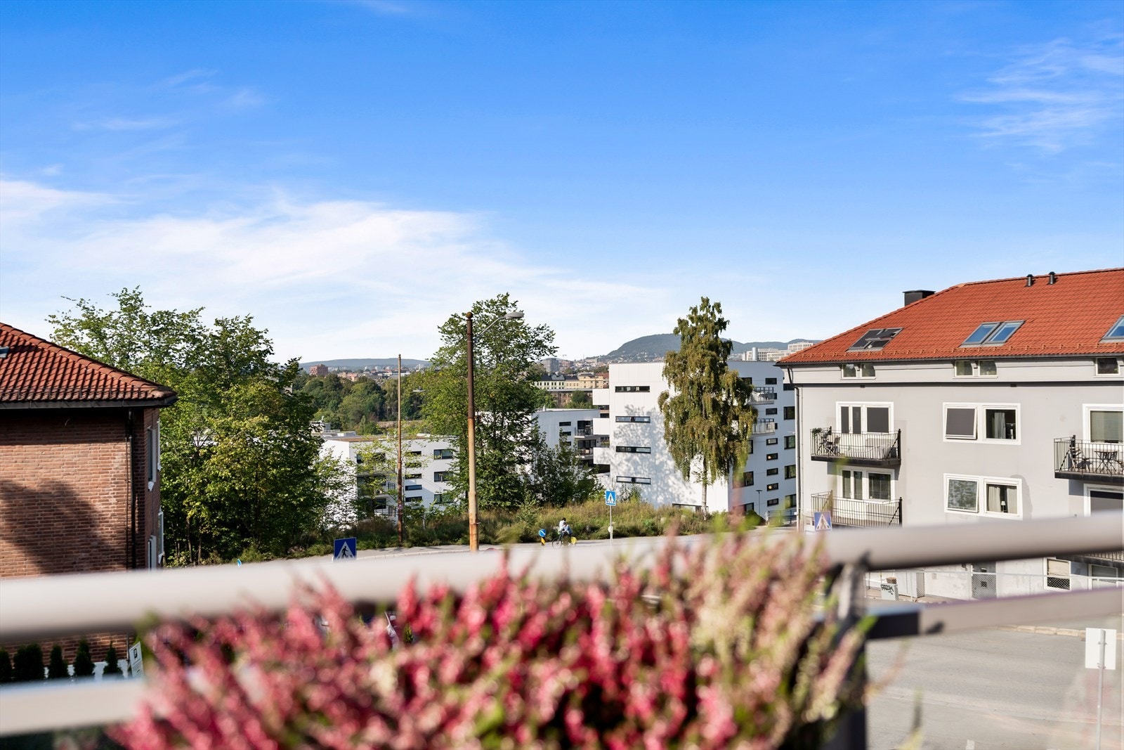 Fra balkongen er det fin og åpen utsikt. Galleribilde