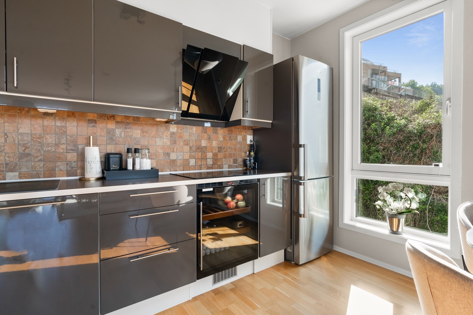 I tillegg er det plass til frittstående kjøleskap. Galleribilde