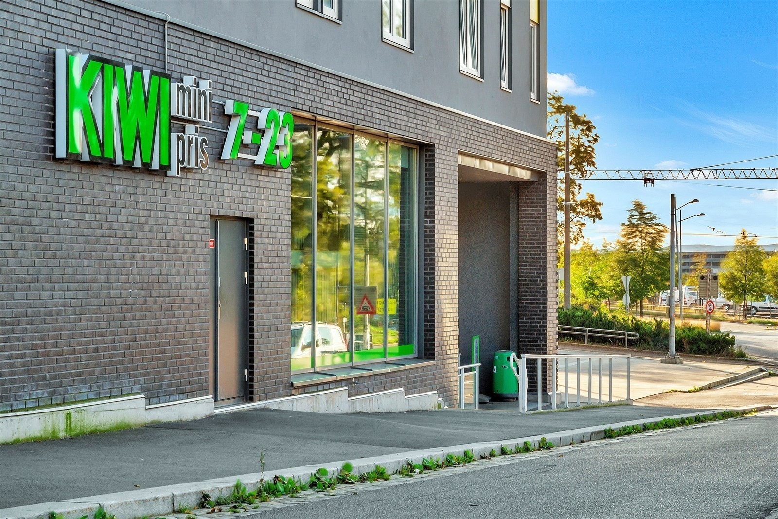 Kiwi er en av flere dagligvarebutikker i nærområdet. Galleribilde