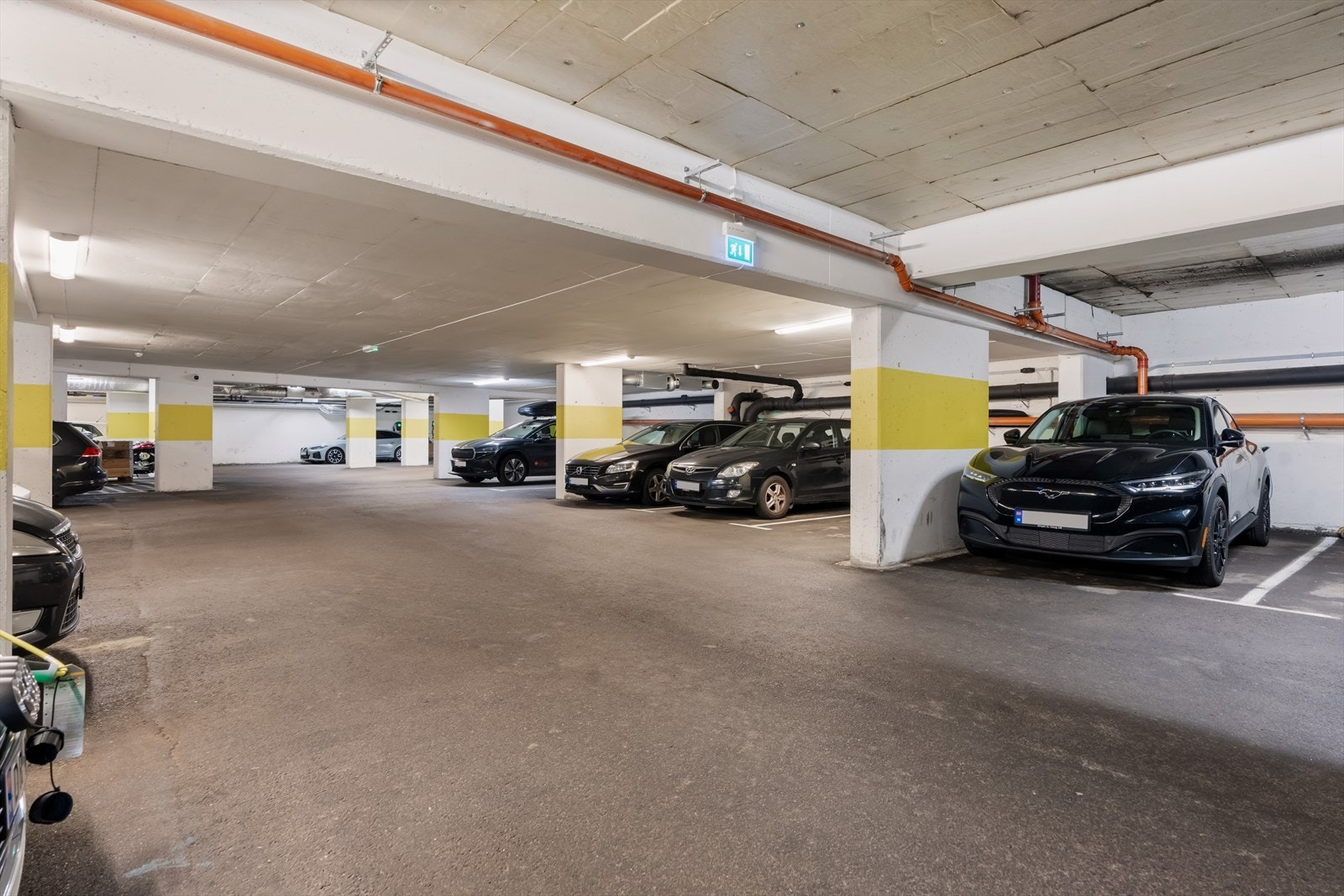 Selger leier garasjeplass i kjelleren. Hvis ønskelig kan leieavtalen videreføres til kjøper. Galleribilde