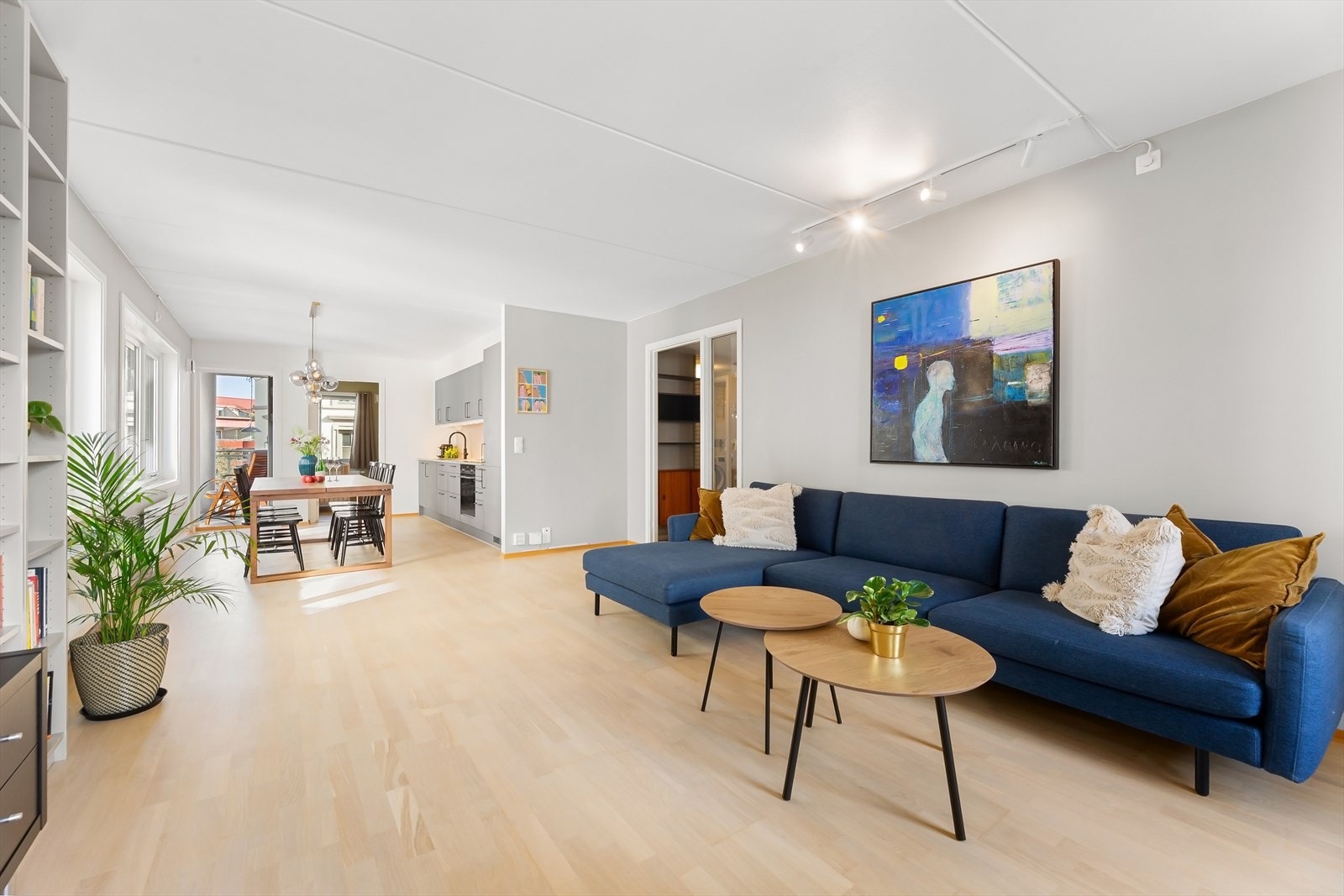 Leiligheten ligger flott til i 3. etasje med heisadkomst og to balkonger Galleribilde