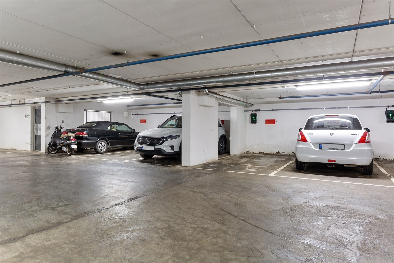Det medfølger garasjeplass med elbil lader i felles garasjeanlegg Galleribilde