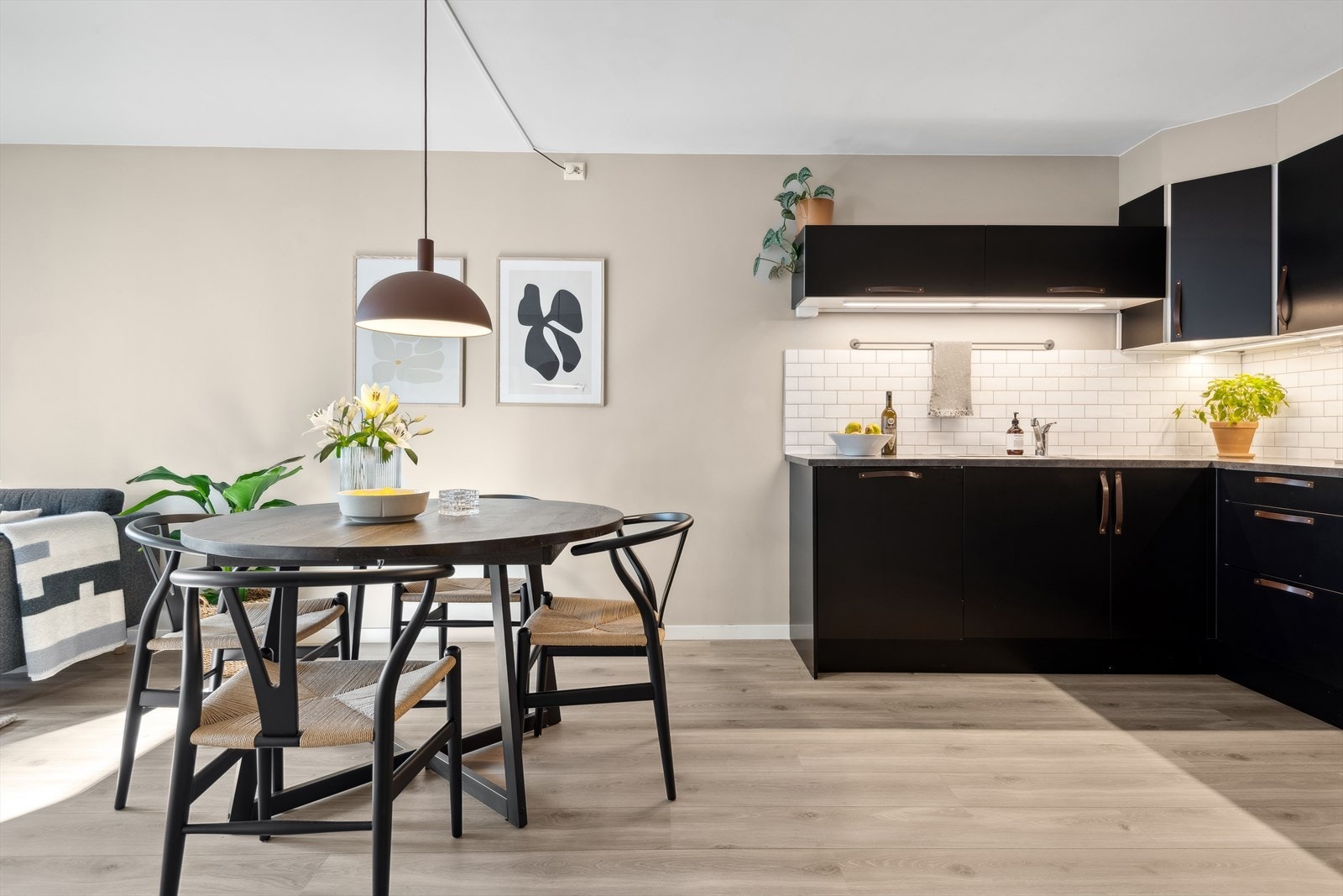 Takhøyde i stue på 2,37 m Galleribilde