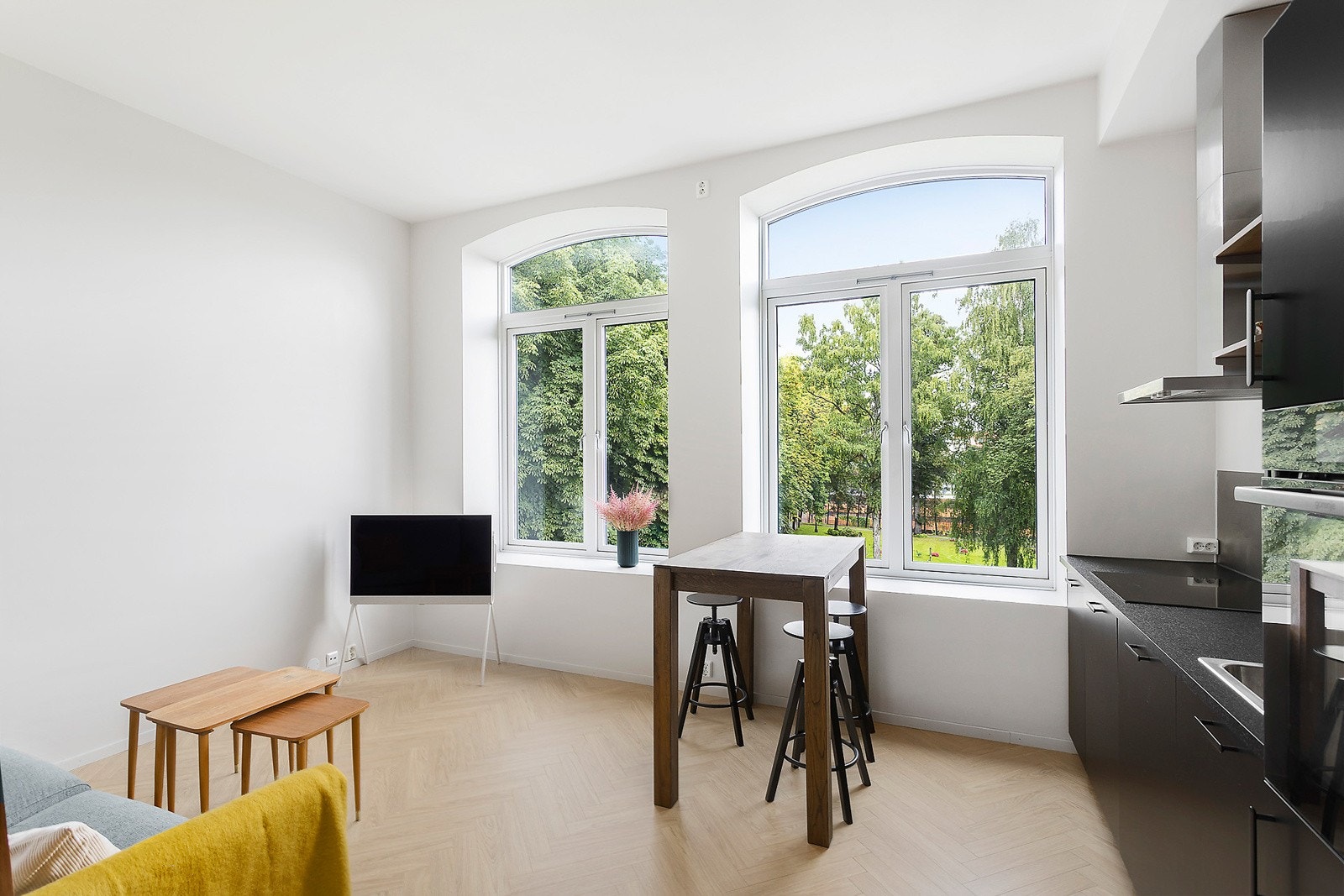 God plass til stort spisebord Galleribilde