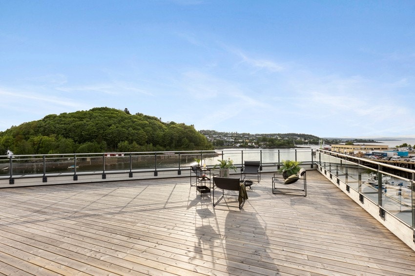 Stor takterrasse på over 100m². Galleribilde