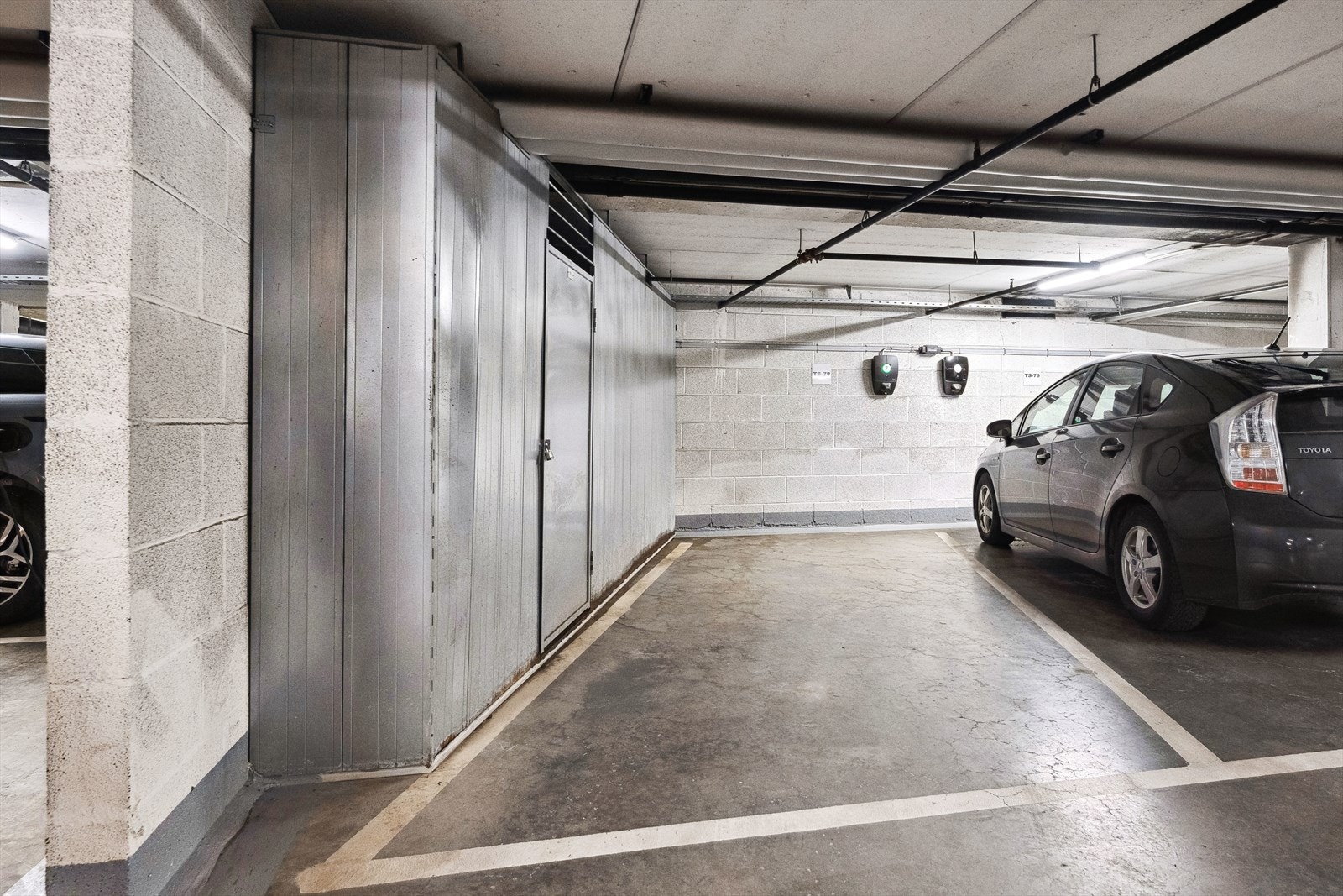 Garasjeplass TS-78 med ladeboks for elbil Galleribilde