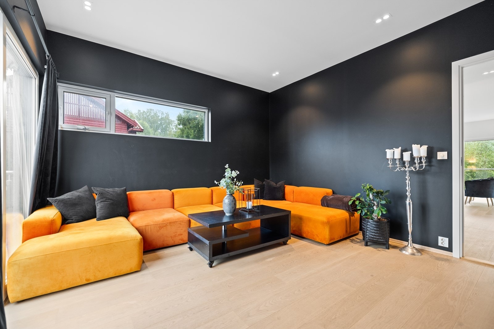 Her kan du se en god film, game, ha feks karaokekveld med familie og venner, spillkveld eller annet. Galleribilde