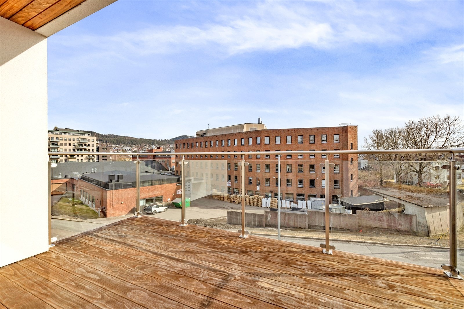 Balkongen er på ca. 11 kvm. Galleribilde