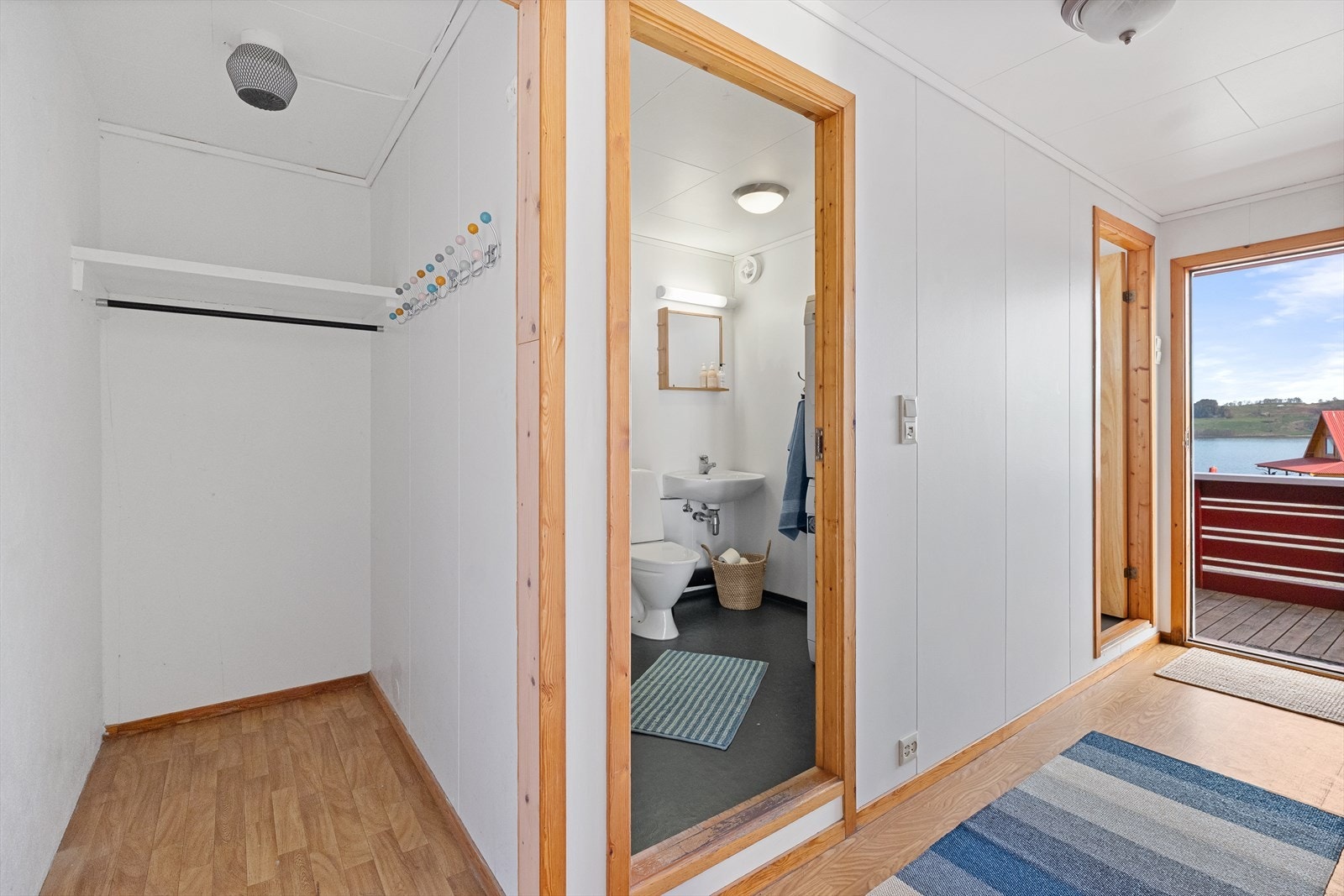 Med garderobeplass Galleribilde
