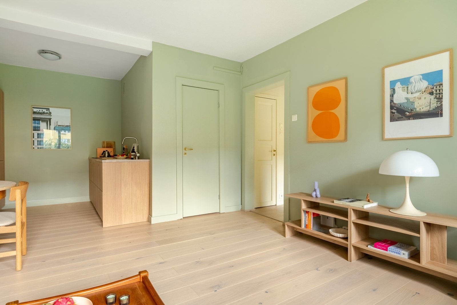 En bekreftelse på praktisk planløsning er når stuen oppleves som luftig med gode møbleringsmuligheter. Galleribilde